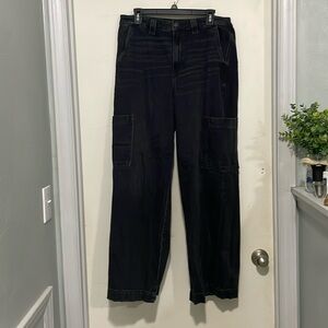 American Eagle cargo style wide legged jeans